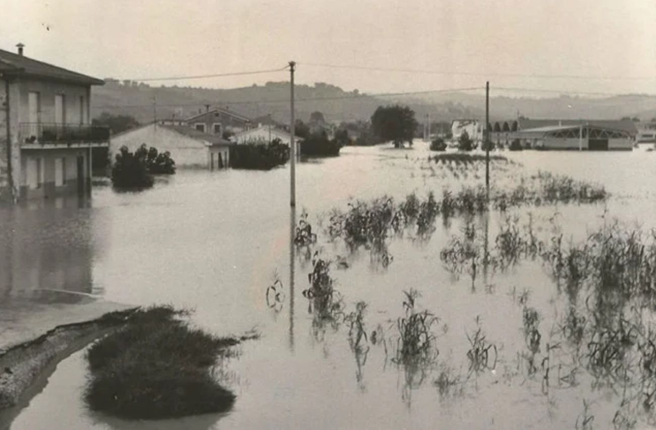 L'alluvione a Senigallia dell'agosto 1976. Foto da archivio Stefano Mencarelli