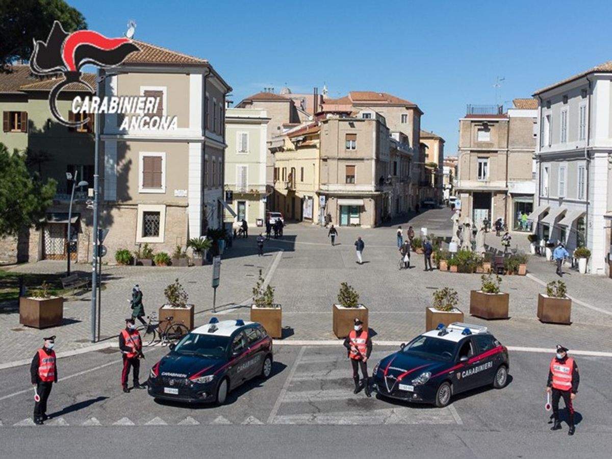 I Carabinieri impegnati nei controlli in centro storico a Senigallia