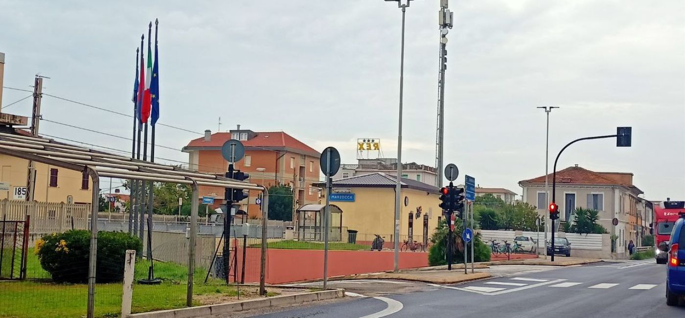 L'antenna per le telecomunicazioni installata a Marzocca di Senigallia