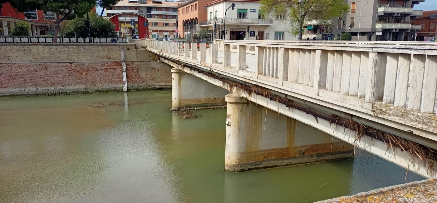 Ponte Garibaldi a Senigallia dopo la rimozione dei detriti