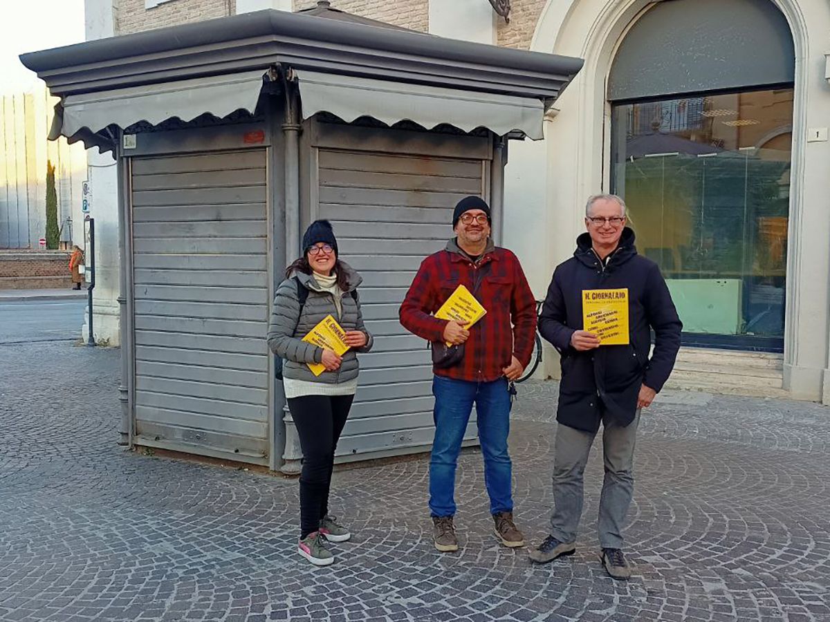 Gli edicolanti di Senigallia Adelaide Santini, Simone Tranquilli e Andrea Fioretti