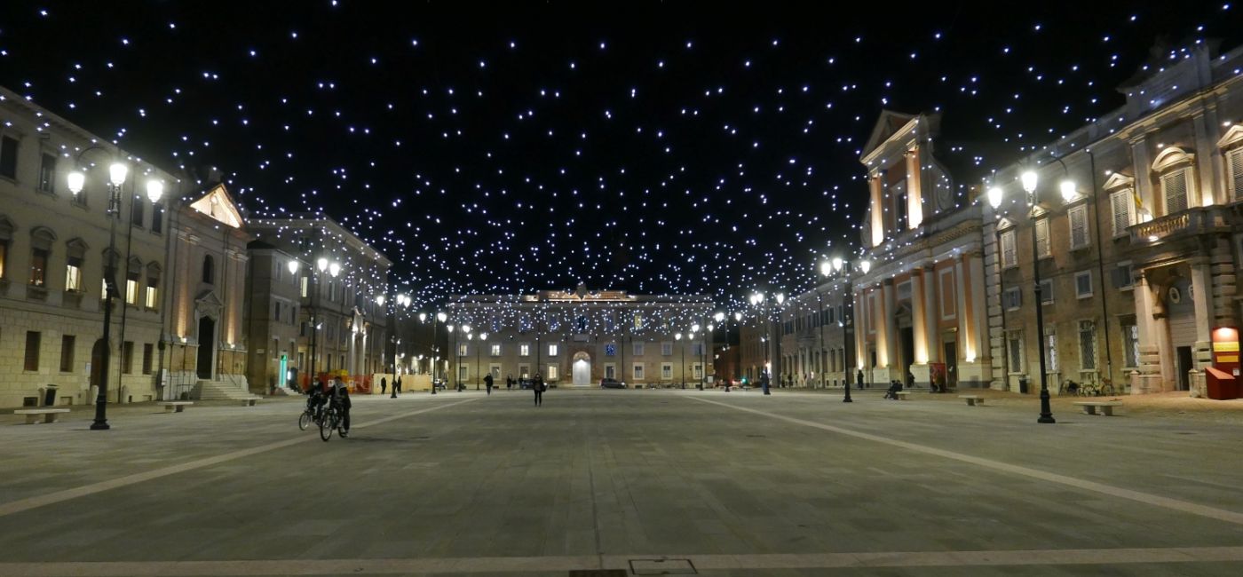 luci di natale, luminarie natalizie, senigallia, natale, centro storico illuminato, cielo stellato in piazza Garibaldi, inverno