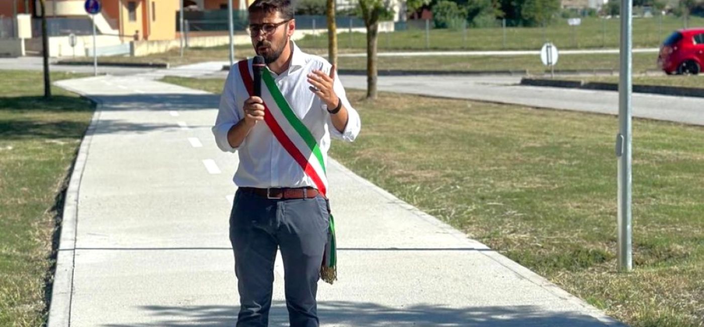 A settembre 2024 il sindaco di Mondolfo Nicola Barbieri ha inaugurato la pista ciclopedonale Centocroci-San Gervasio. Foto: profilo facebook Nicola Barbieri