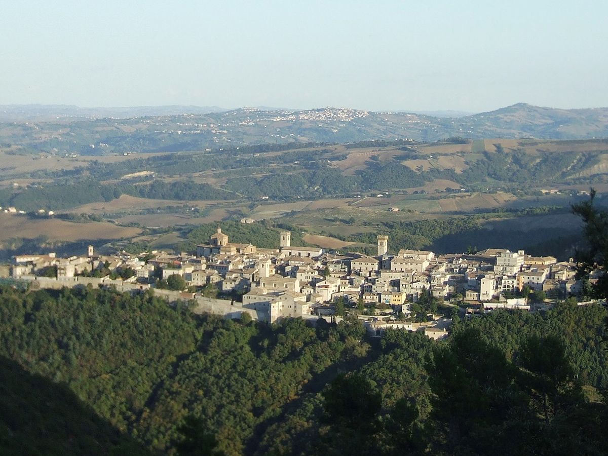 Panorama di Arcevia. Foto da Turismo Marche.it