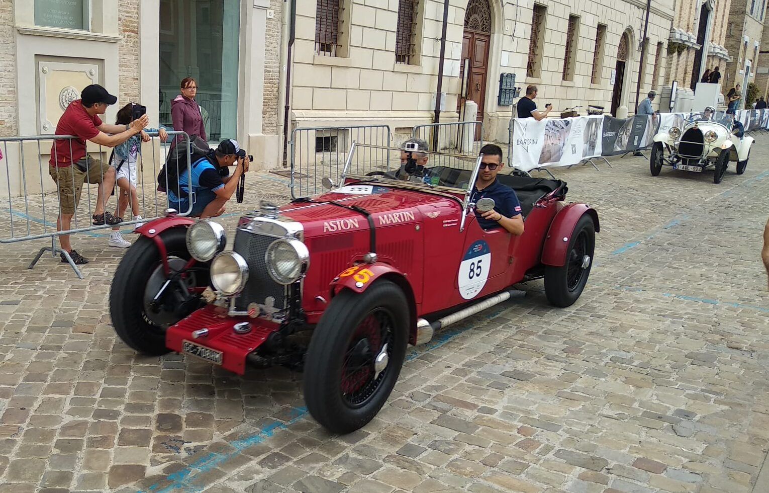 Il passaggio della Mille Miglia a Senigallia. Foto di G.Carlino