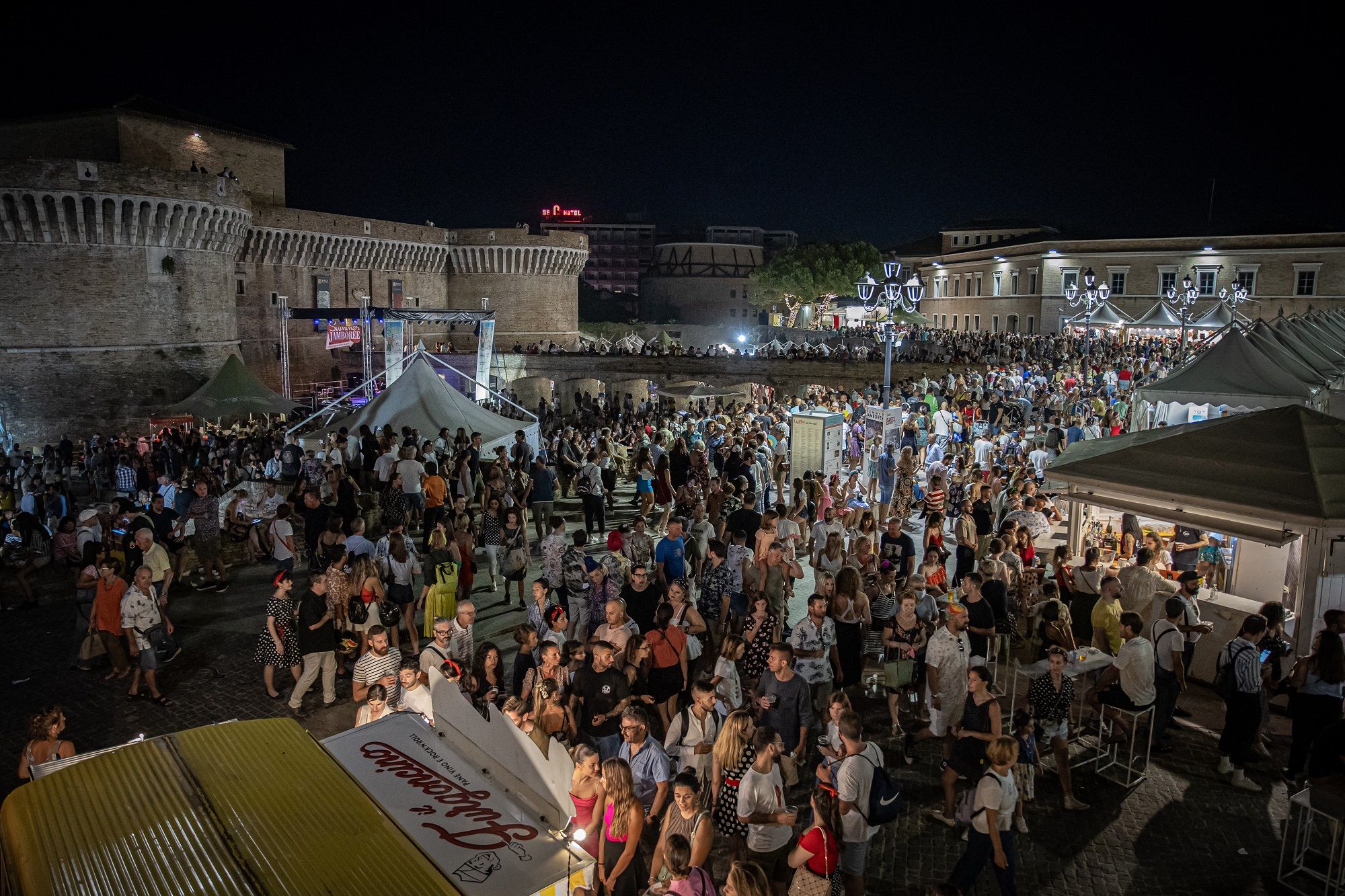 Tanti appassionati del Summer Jamboree hanno invaso Senigallia nell'agosto 2022: foto di Beatrice Perticaroli